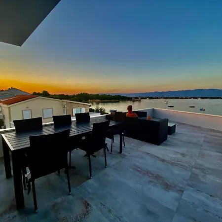 Luxury / Apartment *