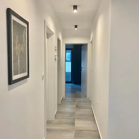Luxury / Apartment *