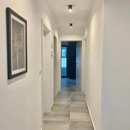 Luxury / Apartment *