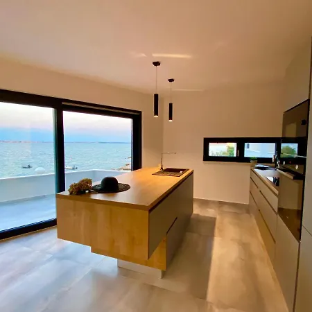 Luxury / *