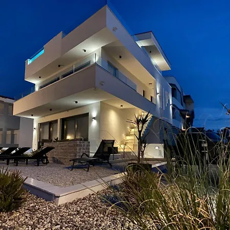 Luxury / Vir