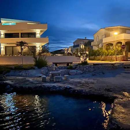 Luxury / *