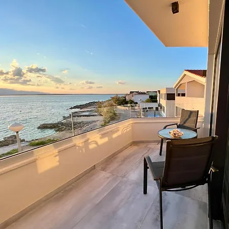 Luxury / Apartment *