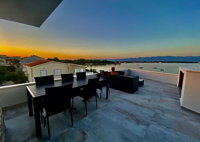 Luxury / Apartment *