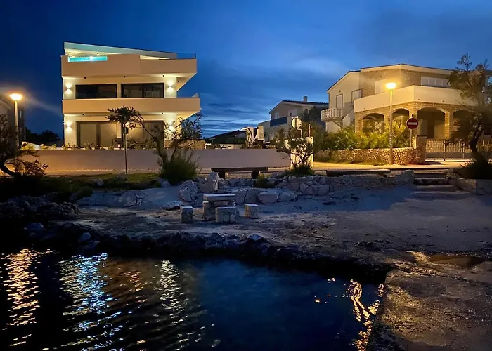 Luxury / *